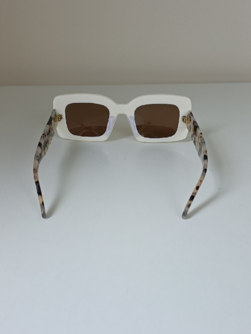 Banbe Beige Rectangular Sunglasses with Brown Lenses and Tortoiseshell Temples - Picture 3 of 8